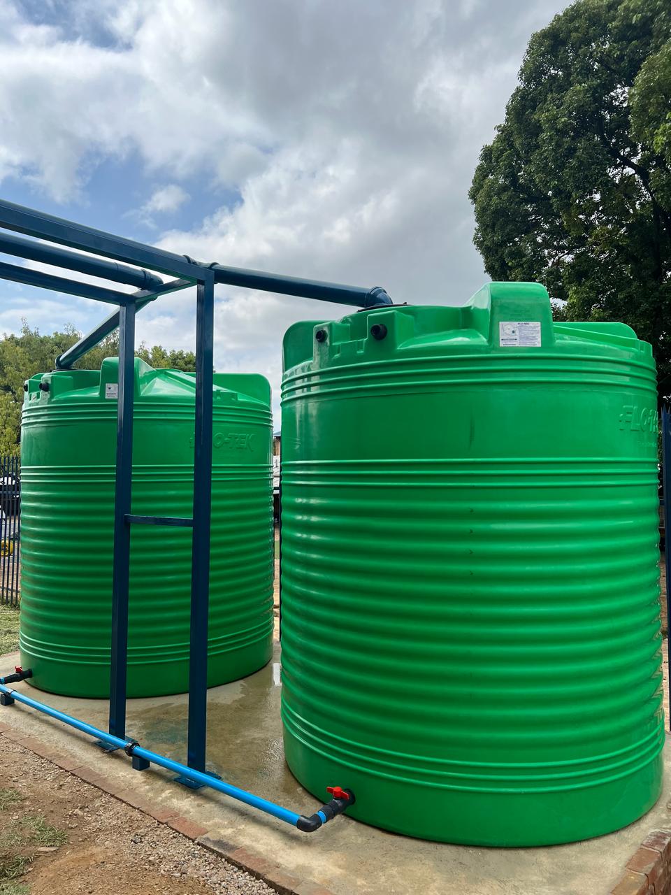 Water tank installation